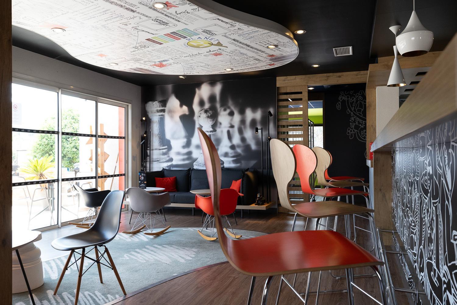Ibis Sud Saint Charles Hotel 3*