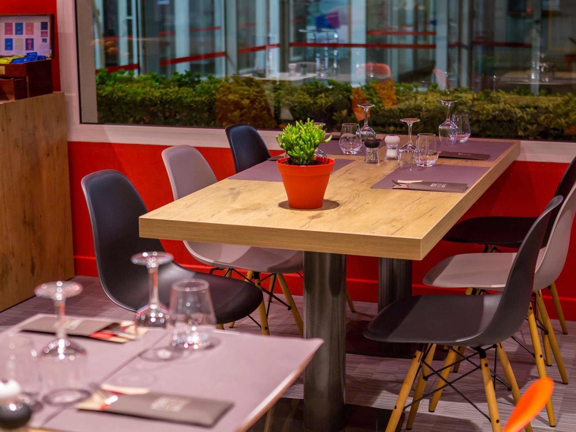 Ibis Sud Saint Charles Hotel 3*